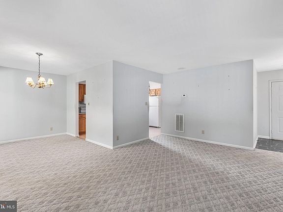 4th image of 11813 Buchanan Ct