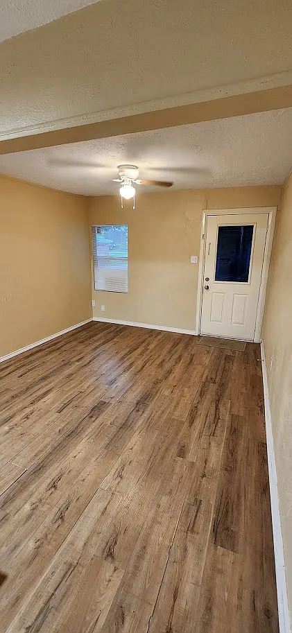 3 bed, 700 sqft, $1,595 — Photo 3