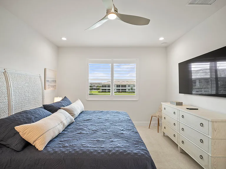 Main bedroom king