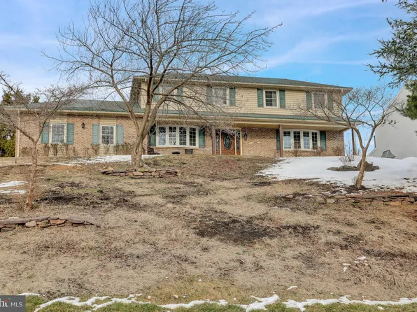 23 Golfview Ln, Reading, PA 19606