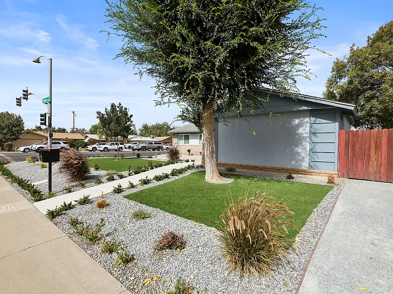 3636 W Tulare Ave — Photo 3