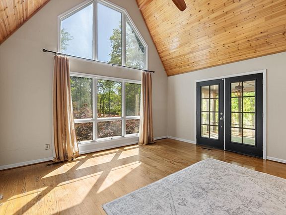 2nd image of 105 Spoon Ct