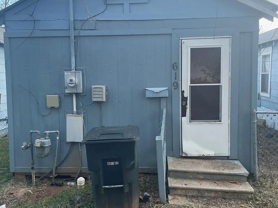 1st image of 619 Montgomery St