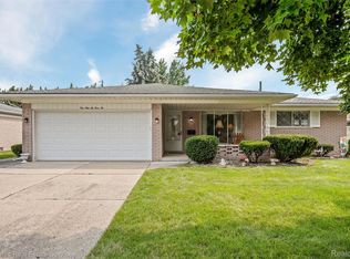 19232 Candlelight St, Roseville, MI 48066