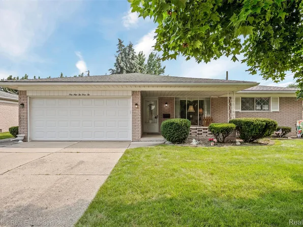 19232 Candlelight St, Roseville, MI 48066