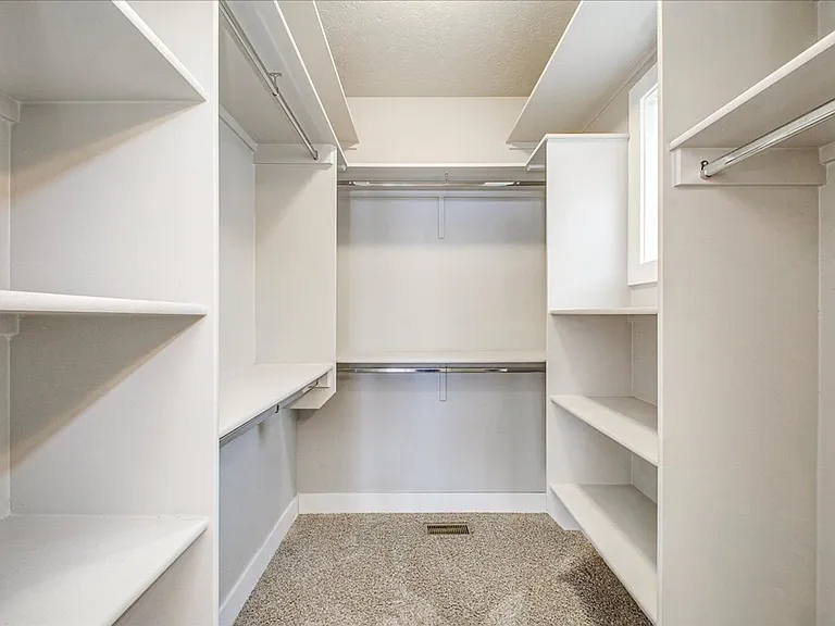 3313 Dewey St — Photo 21