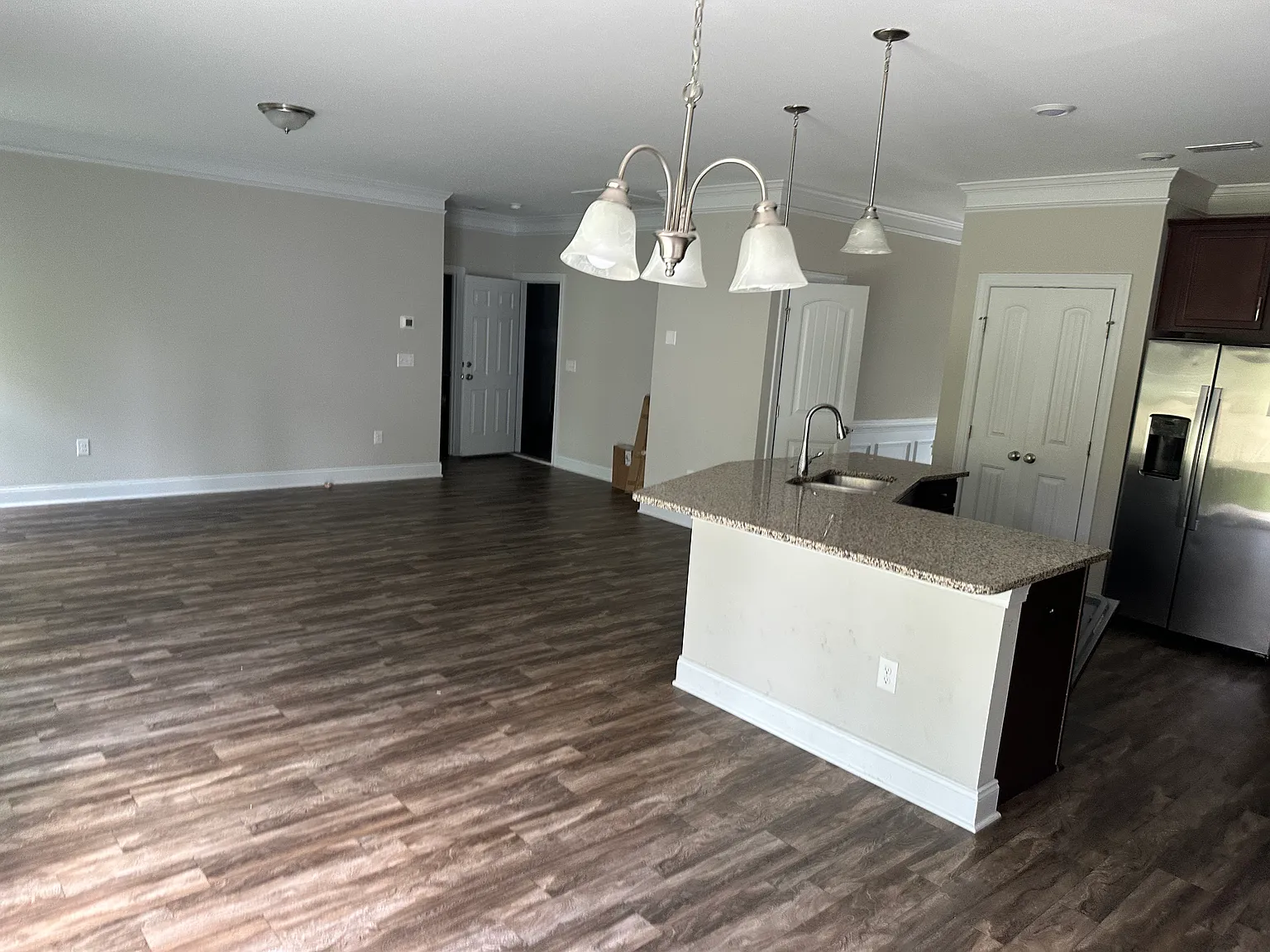 4 bed, 2438 sqft, $2,500 — Photo 3