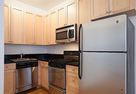 2nd image of 940 President St #2A
