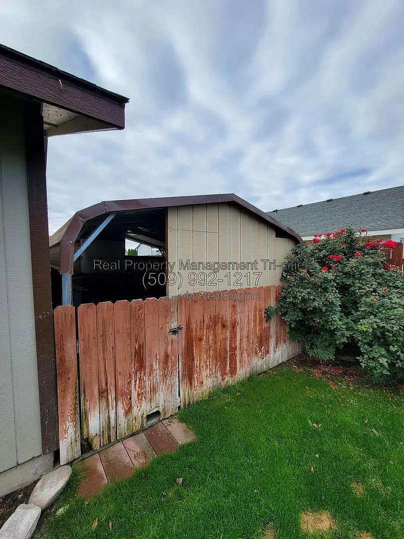 3 bed, 2.0 bath, 1488 sqft, $2,245 — Photo 3