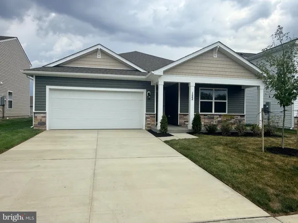 122 Bookers Crest Dr, Stephens City, VA 22655