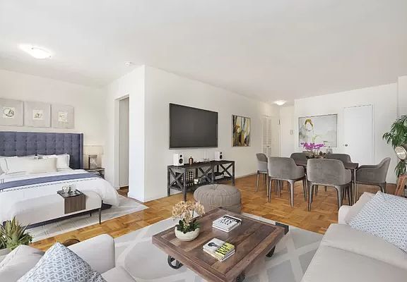 3rd image of 185 E 85th St APT 33A