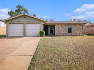 1417 Warren Ln, Fort Worth, TX 76112
