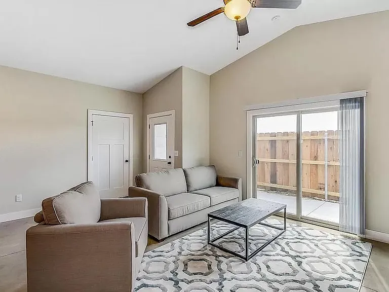 3420 E Sunflower Dr — Photo 2