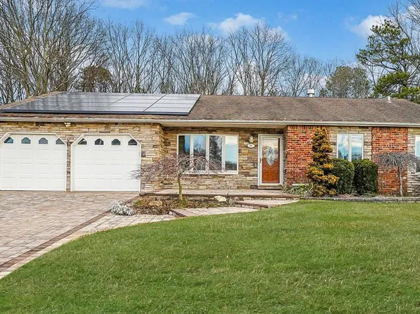 52 San Rafael Avenue, Holbrook, NY 11741