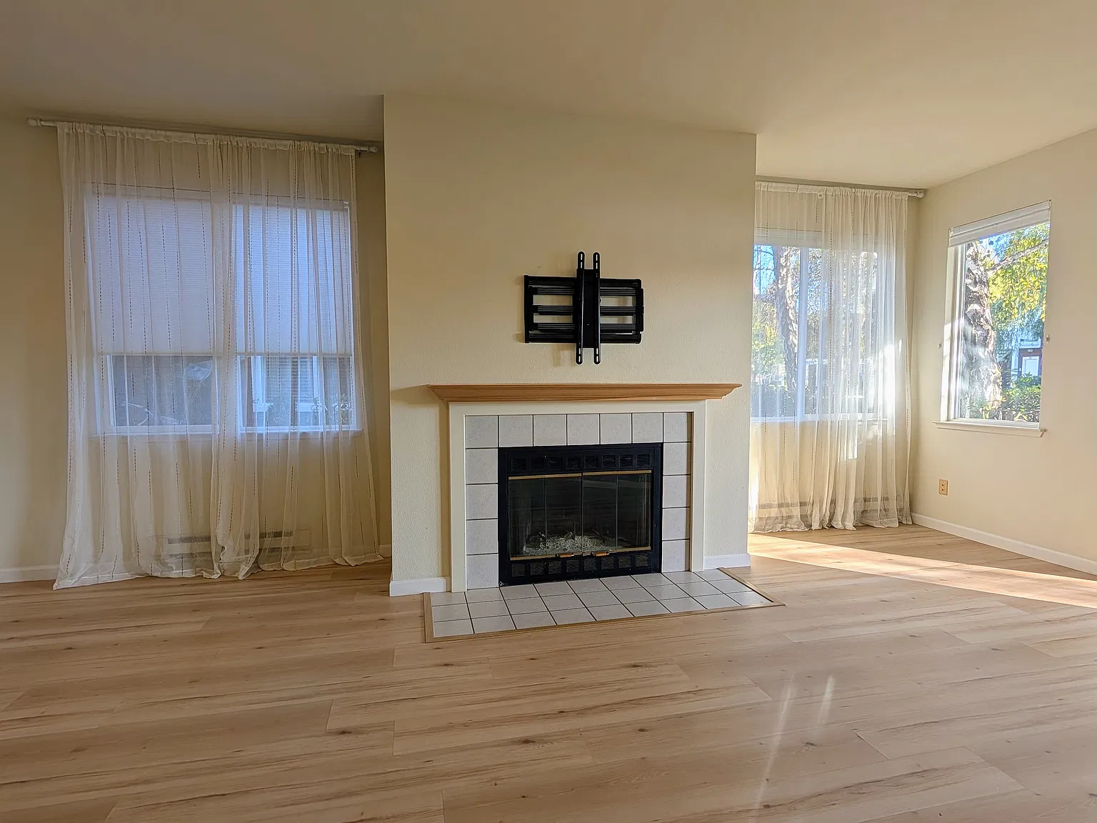 2 bed, 1007 sqft, $3,300 — Photo 4