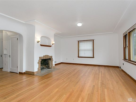 4th image of 4035 Pacific Ave