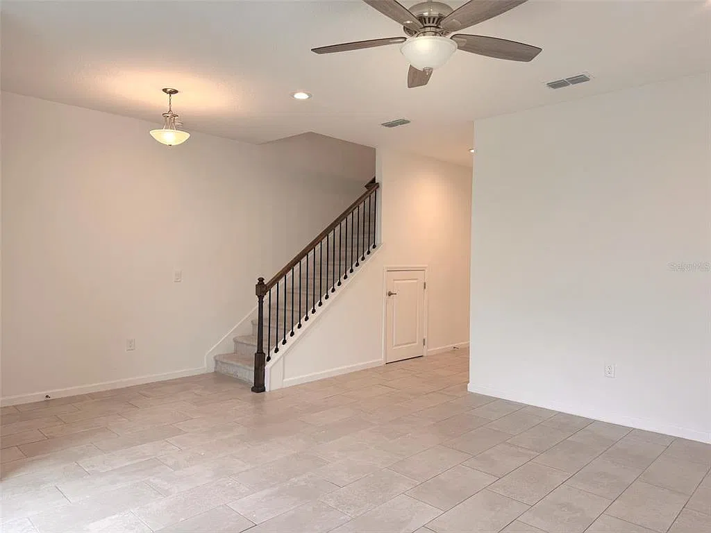 3 bed, 2.5 bath, 2031 sqft, $3,100 — Photo 4