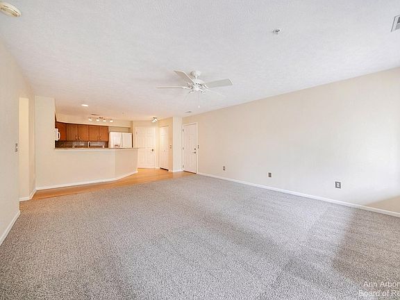 5th image of 1587 Oakfield Dr
