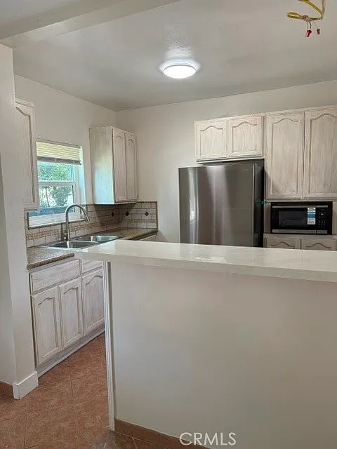 2 bed, 758 sqft, $1,900 — Photo 2