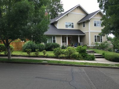 6735 SE Ash St, Portland, OR, 97215