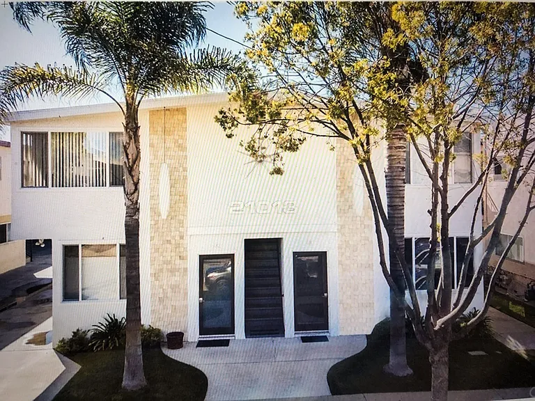 21013 Reynolds Dr — Photo 3