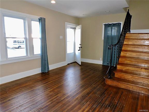 3rd image of 1862 Kenmore Ave