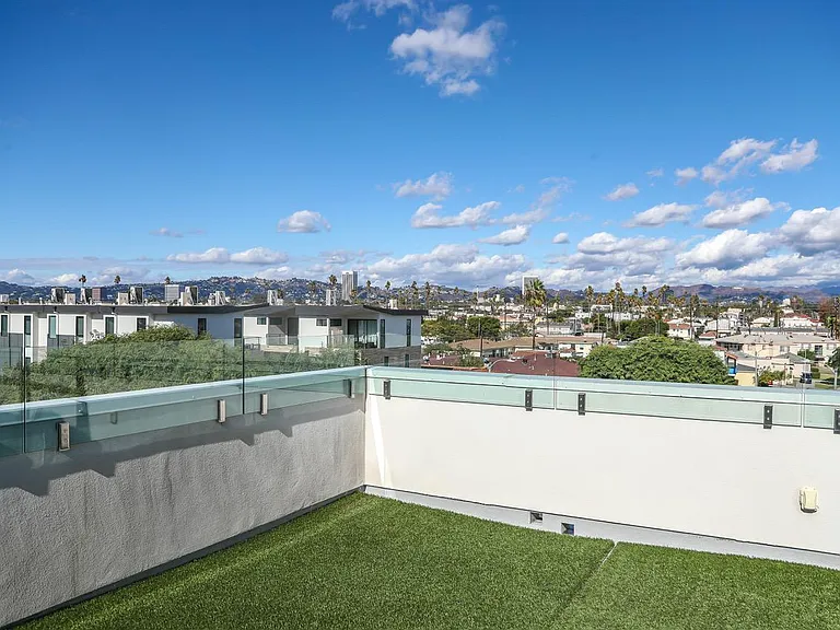1828 1/2 S Redondo Blvd — Photo 13