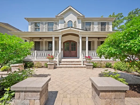 930 S Gables Blvd, Wheaton, IL 60189