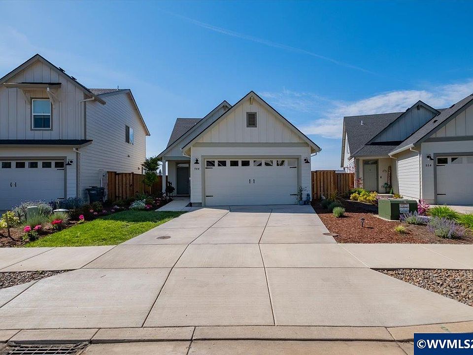 1st image of 948 Laurel Pl