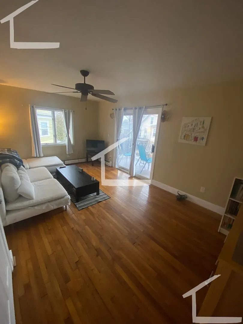 huge 3 bed in Somerville — Photo 1