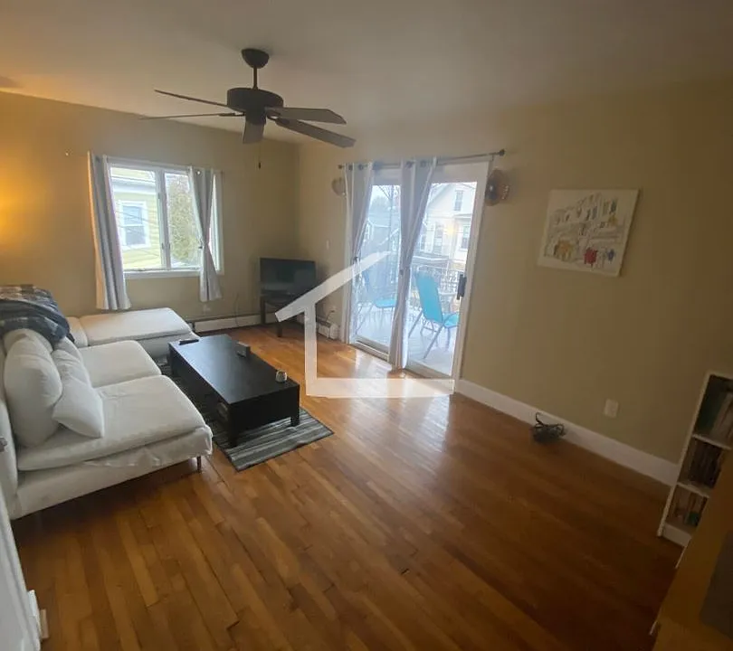 93 Glen St #2