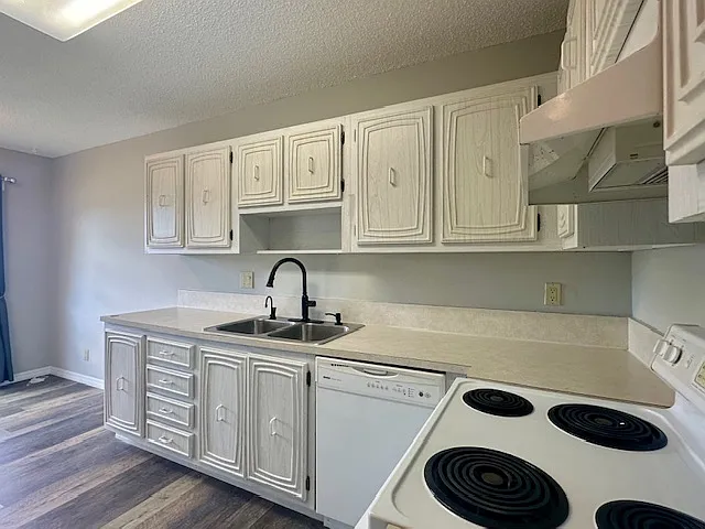 2 bed, 1332 sqft, $2,100 — Photo 3