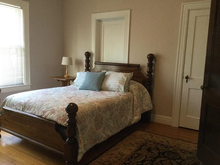 Middle bedroom.