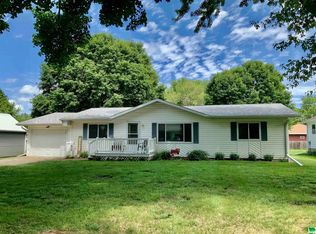 112 NW 9th St, Pocahontas, IA 50574