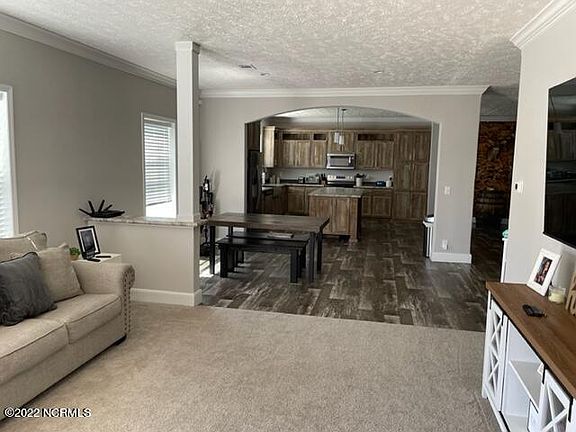 5th image of 305 Mayflower Dr