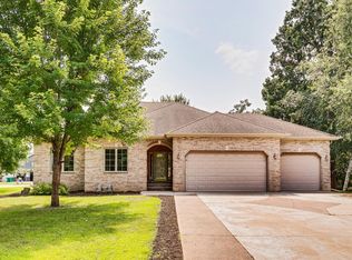 6087 Golden Oaks Cir, North Branch, MN 55056