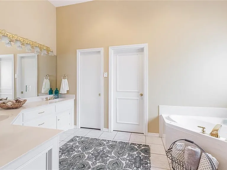 14708 Lamplight Ln — Photo 7