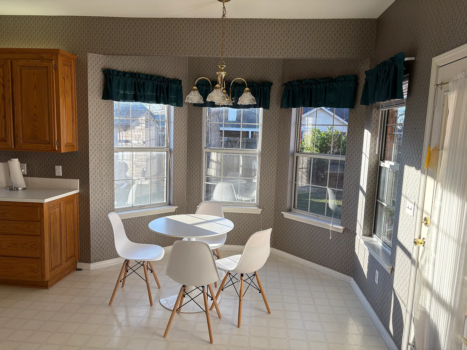 3 bed, 1597 sqft, $1,950 — Photo 2