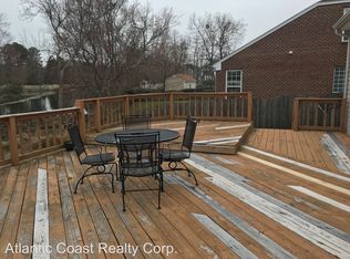 117 Lakes Edge Dr, Suffolk, VA 23434