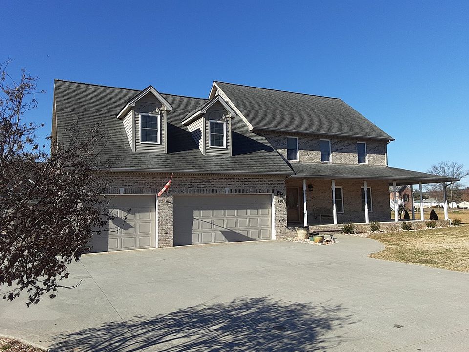 1st image of 440 Surrey Pl