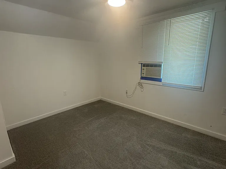 625 E 21st St #3 — Photo 11