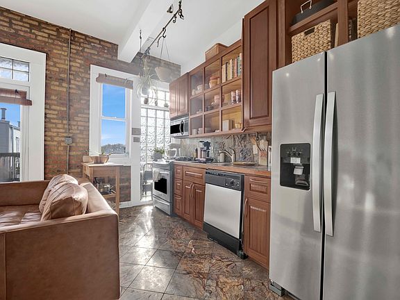 4th image of 3107 W George St APT 3