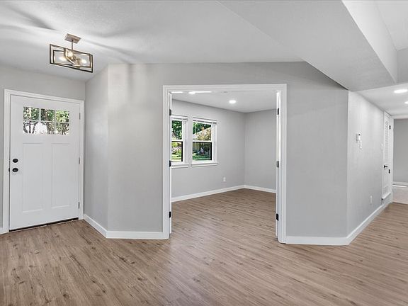 2nd image of 1815 Wellington Ct