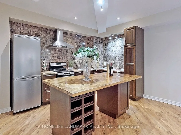 88 Caines Ave — Photo 8