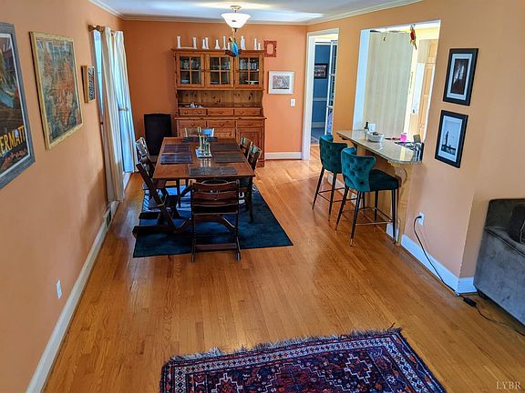 3rd image of 1403 Club Dr