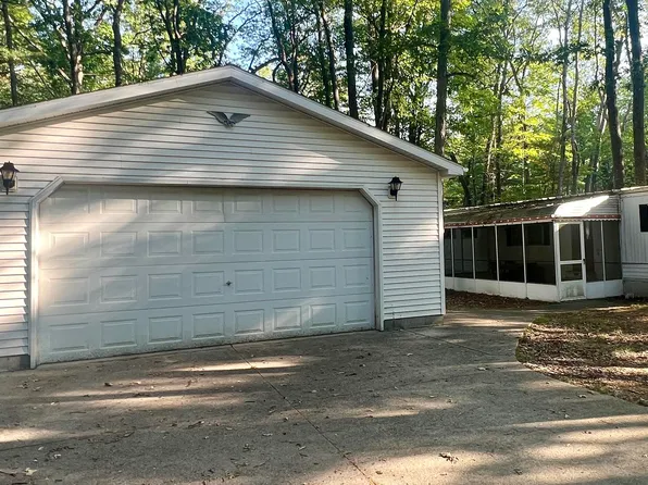 8418 W Ausable Rd, Roscommon, MI 48653