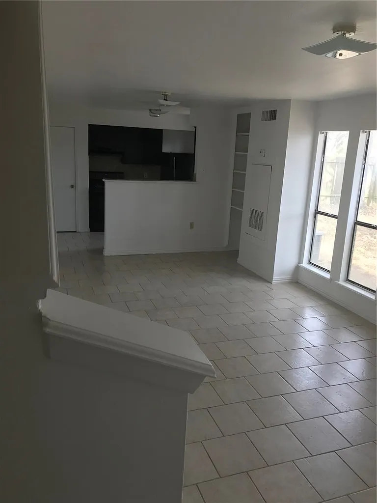 2 bed, 850 sqft, $1,199 — Photo 1