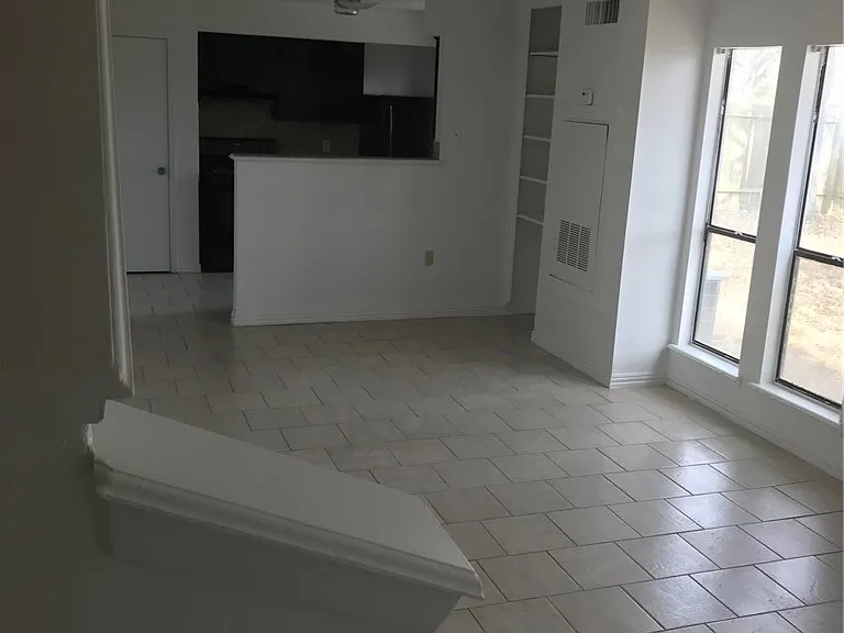 1524 Hawk Tree Dr — Photo 1