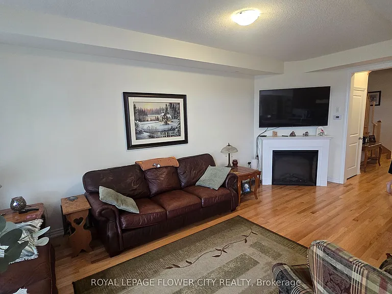 1241 Rexton Dr — Photo 5