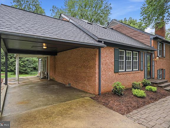5th image of 8805 Stark Rd